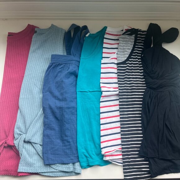 Women’s Small Flowy Tank Bundle - Picture 1 of 9